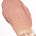 القناع الطيني الكريمي باللون الوردي مضاد السموم للبشرة الحساسة